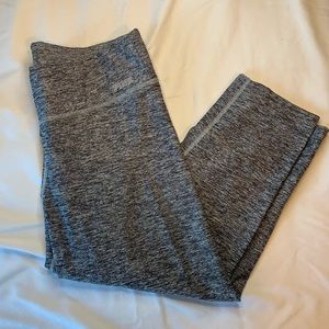 PINK Ultimate Crop Yoga Leggings